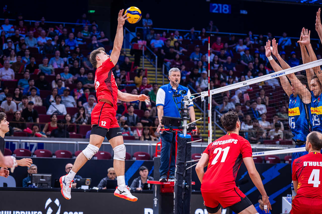 在进攻端, 男排 在进攻端, 男排